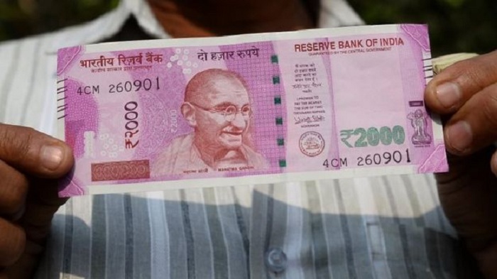India rupees: Anxious customers swap banned banknotes